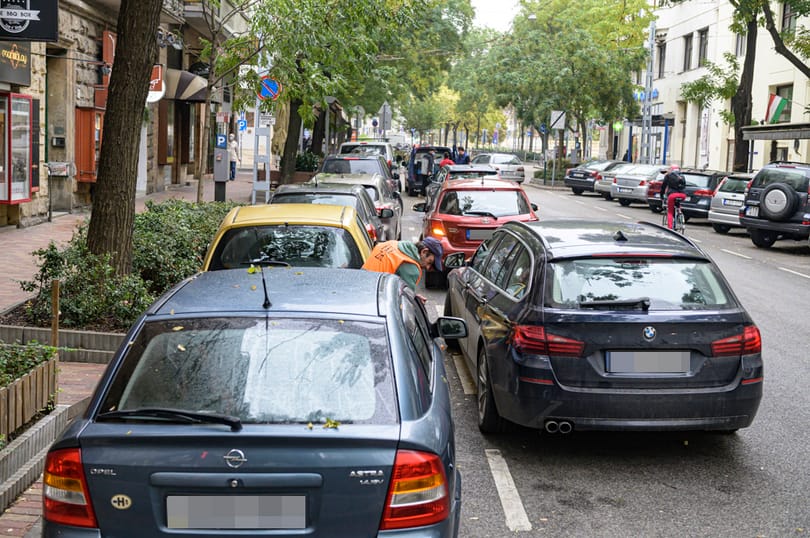A Magyar Autóklub szerint időarányosan visszajárna az éves parkolódíjak ára