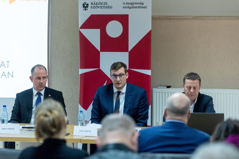 Megnégyszerezi a kormány a romániai magyar nyelvű oktatásban tanulók támogatását