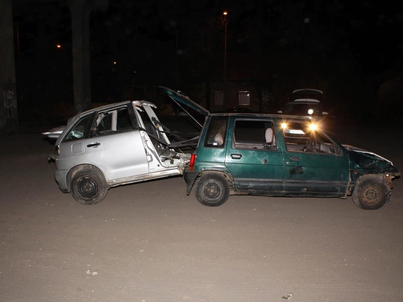 Épp másfél lopott autót toltak, amikor jött a rendőrség