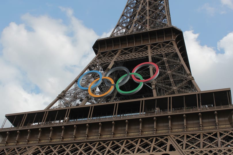 Kiürítették az Eiffel-tornyot és környékét az olimpiai záróünnepség előtt, mert valaki felmászott rá