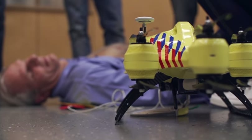 Hamarabb kiér, mint a mentő: így dolgozik a repülő defibrillátor