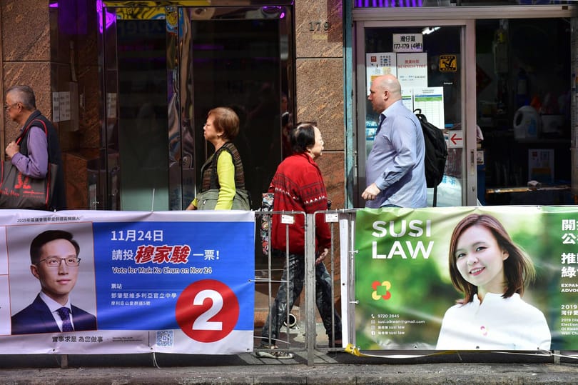 Átütő ellenzéki siker ad reményt a demokráciapártiaknak Hongkongban