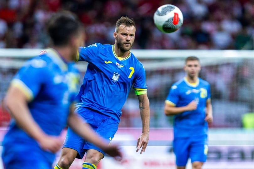 Kitiltanák az orosz zászlókat az ukrán válogatott mérkőzéséről