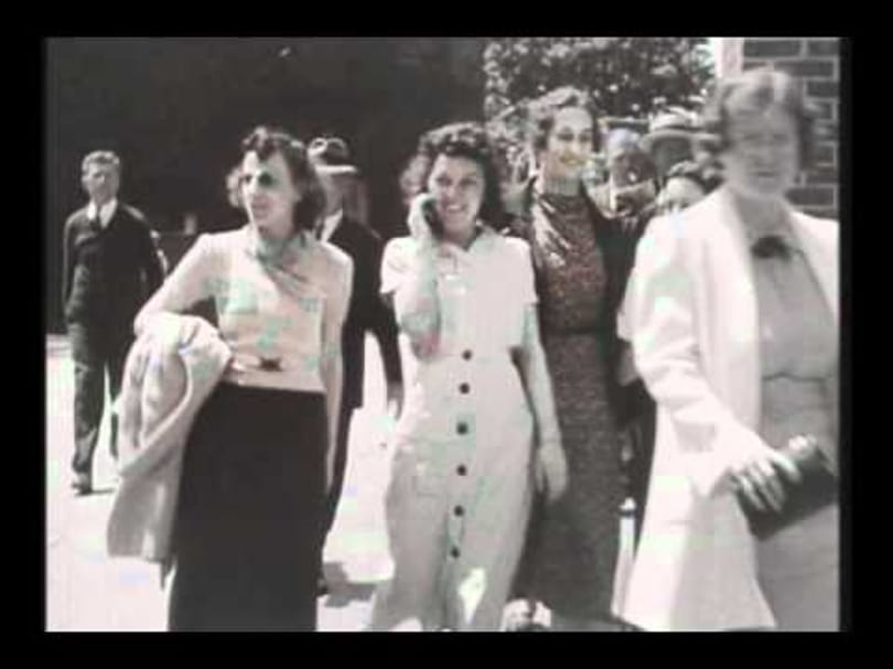 Rejtélyes videó 1938-ból: hogy került mobil egy nő kezébe?