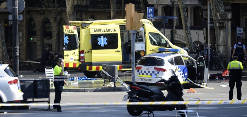 Tömegbe hajtott egy furgon Barcelonában, terrortámadás történt
