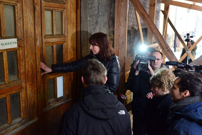Molinóval várja a Fidesz a székházfoglaló tüntetőket