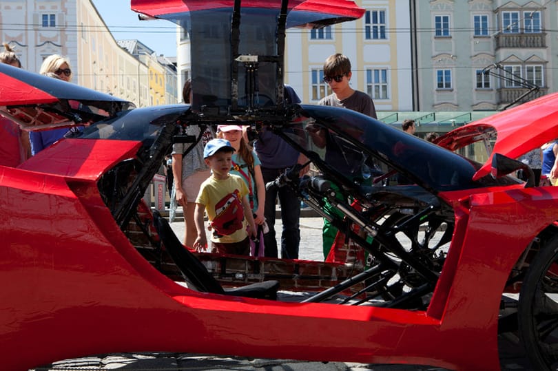 Tekerje meg és repüljön a világ leglassúbb Ferrarijával - videóval