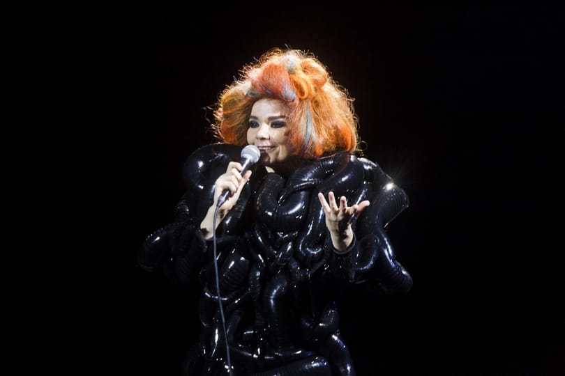 Ha az új Björk-dal is olyan szép, mint a borítója, akkor jó lesz nekünk