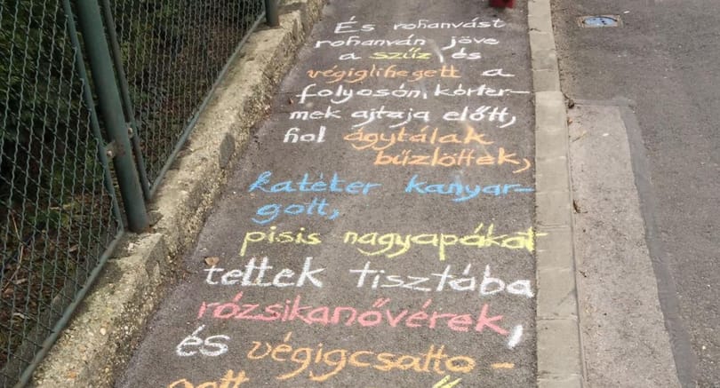 A költészet napján súlyos verset kapott Orbán utcája