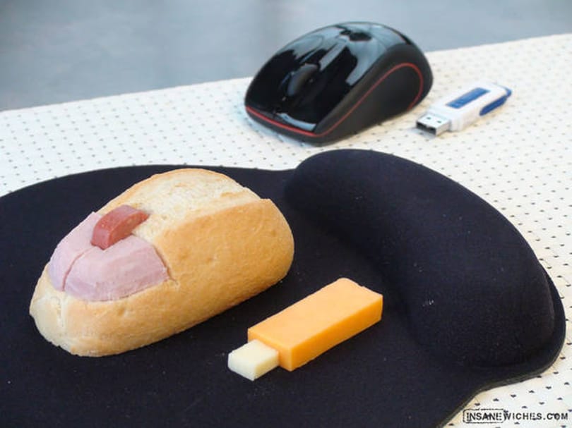 Egér és pendrive szendvicsből