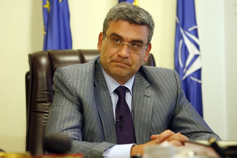 Blogbejegyzése miatt rúgták ki a román külügyminisztert