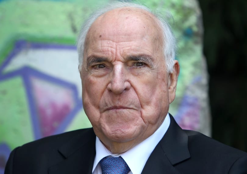 Orbán lelkére akar beszélni Helmut Kohl?