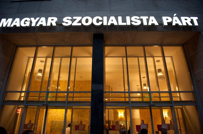 Másfél milliárddal lóg az MSZP, de pénzt vár egy nagy üzletből
