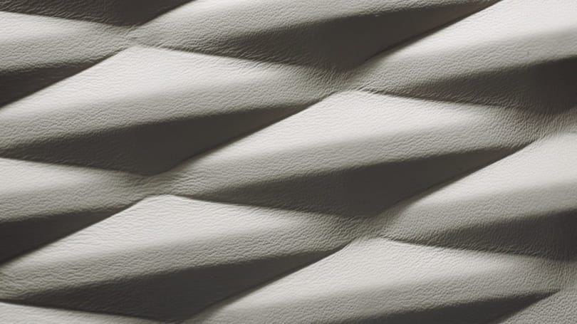Az arisztokrata autóknál mindig van feljebb, 3D-s kárpittal jön az új Bentley