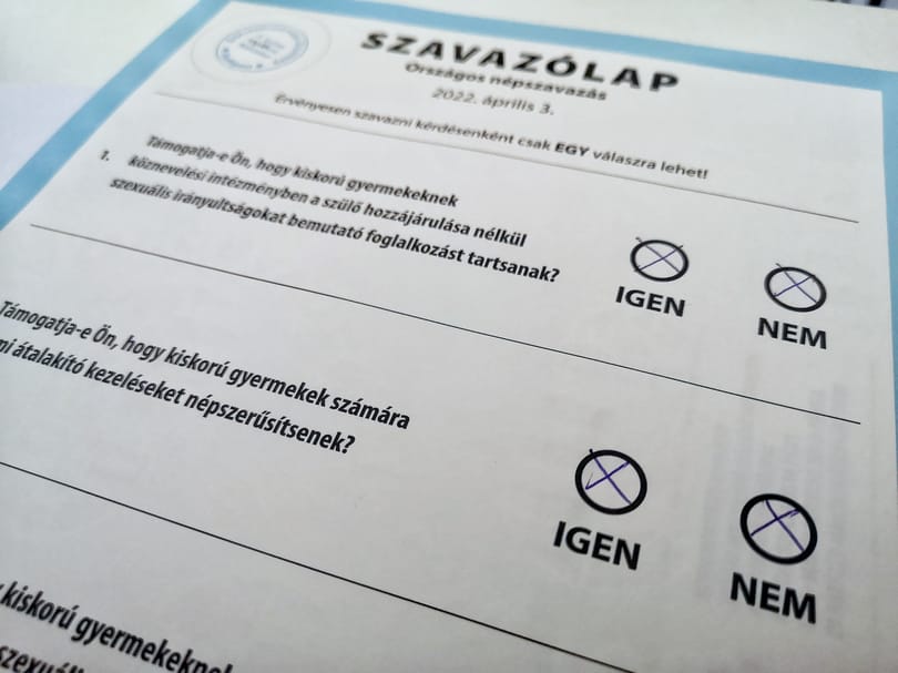 Döntött a Kúria, jogerősek az érvénytelen népszavazásra biztató civilekre kirótt bírságok