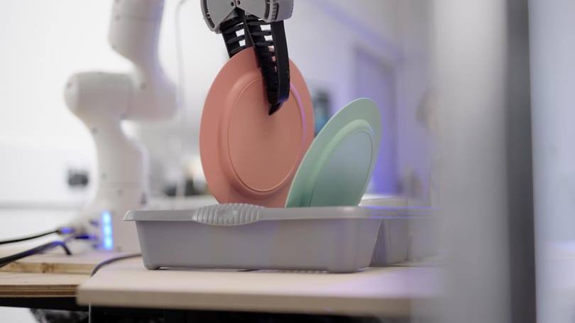 A Dyson leleplezte az eddig titokban tartott robotját: összepakol, elmosogat, berakja a mosógépbe a ruhát