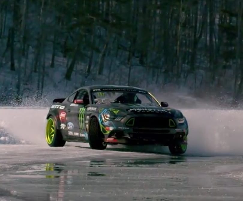 Befagyott tavon driftel az idei év egyik legizgalmasabb Ford Mustangja – videó