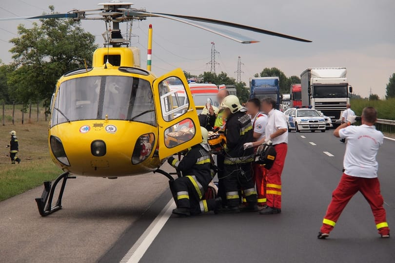 Mentőhelikoptert hívtak: öt sérült Kunbábonynál
