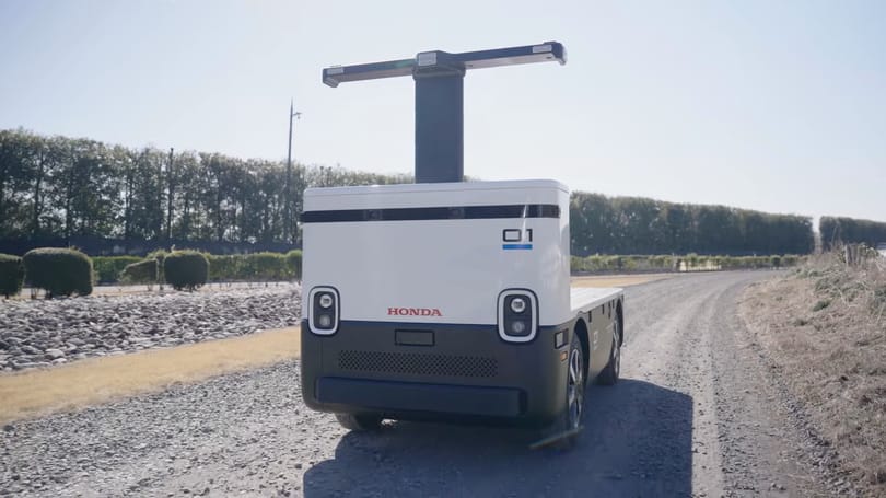Itt a Honda robot-villanytargoncája, ami akár emberi beavatkozás nélkül is képes közlekedni