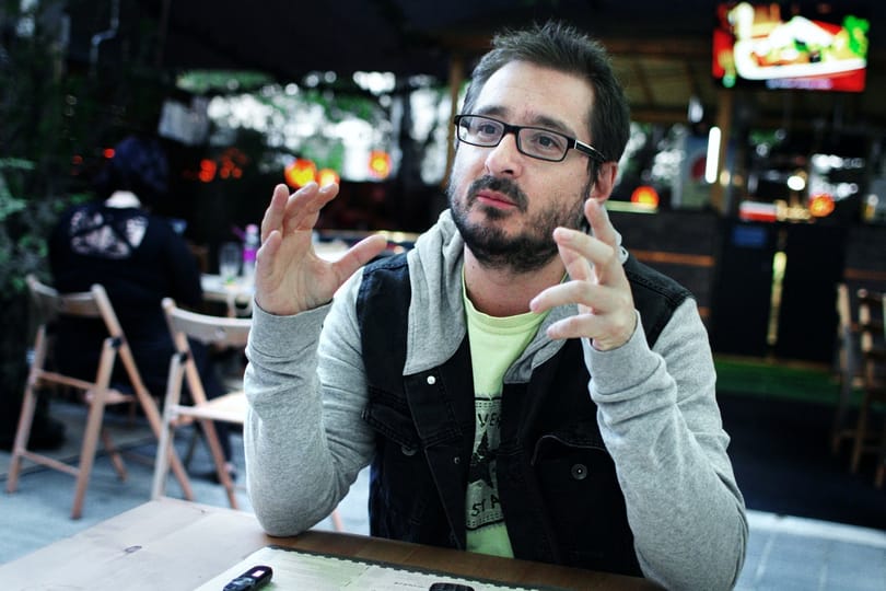 „Vendéglősök vagyunk, bohócok és kurvák”