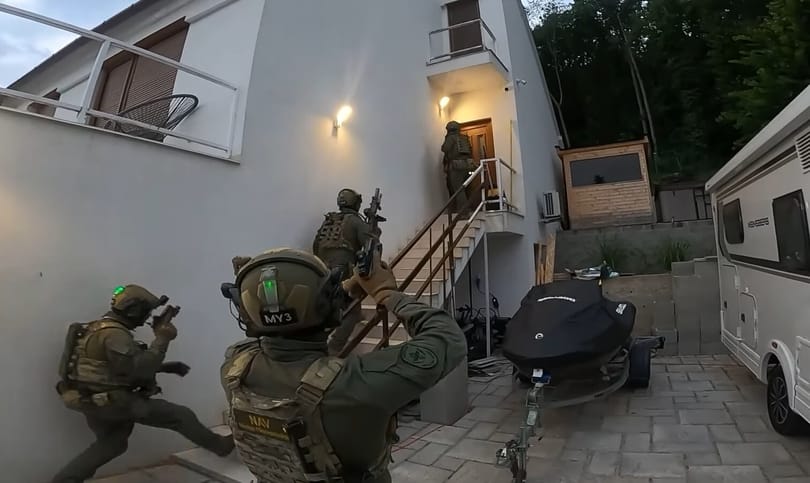 A kommandósok 24 helyen csaptak le egyszerre egy áfacsaló bandára