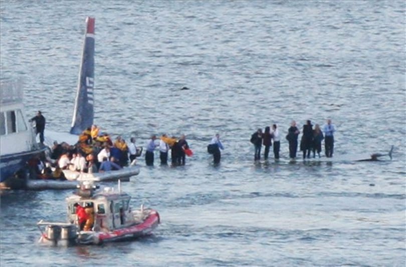 Repülő zuhant a Hudson folyóba