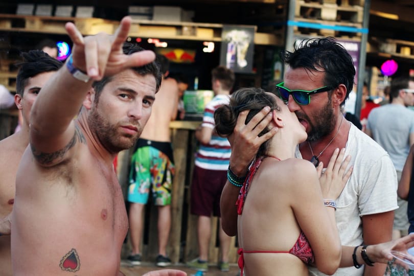 Külföldi pasikra hajtanak magyar csajok a Szigeten