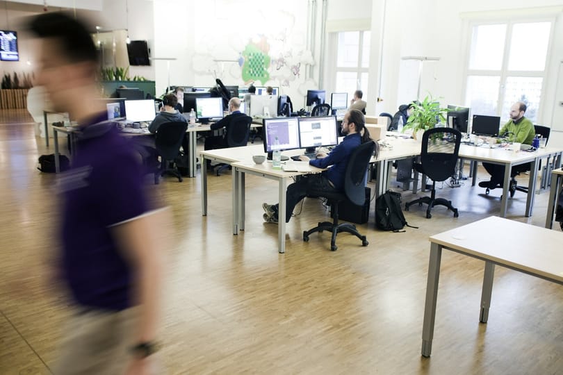 Kimaradt a suliból, de cégeit milliárdokért adta el