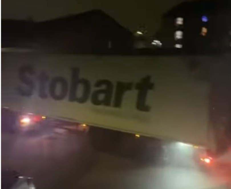 Bűnösnek vallotta magát a férfi, aki kamionnal tolatott bele a barátnője házába