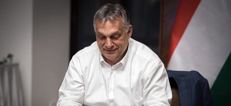 Orbán százezerszám hajtja a követőket Facebook-oldalára veszélyhelyzeti kommunikációjával