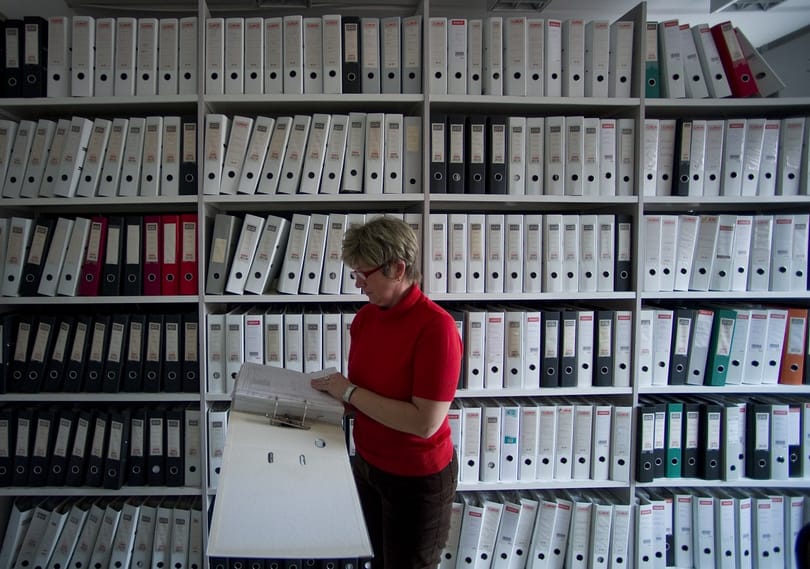Évtizedekig őrizgethetik a dolgozók papírjait, van, amit tilos leselejtezni