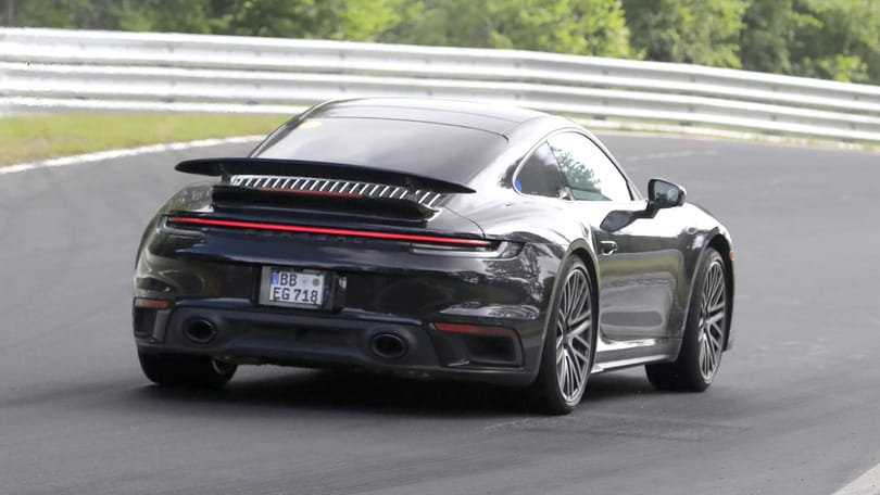 Megint a Nürburgringen bukkant fel az első hibrid Porsche 911
