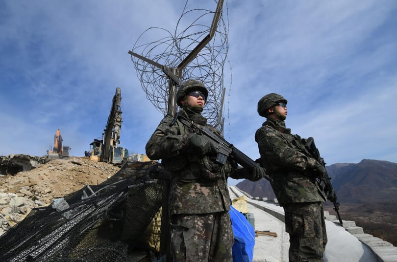 Átszökött egy katona Észak-Koreából Dél-Koreába