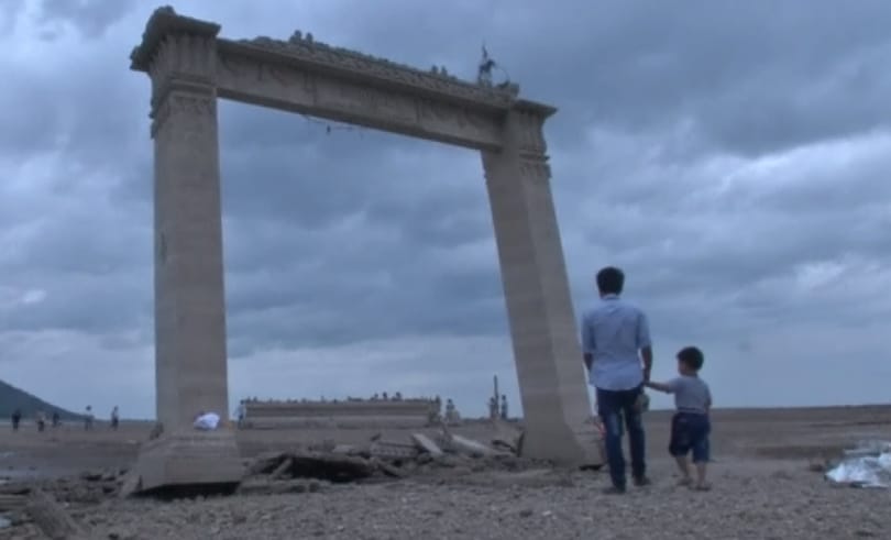 A szárazság miatt újra előkerült egy rég eltűnt templom Thaiföldön