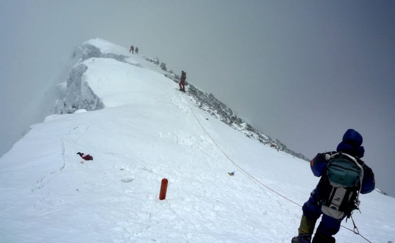 Elbukott a rendelet, a vakok és amputáltak is megmászhatják a Mount Everestet