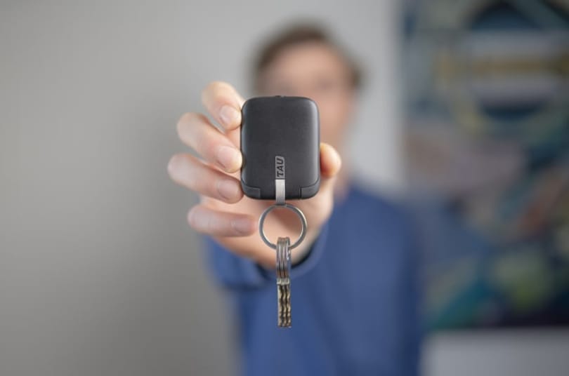 Ügyes kis mobiltöltő akkumulátor a Tau, amit kulcstartóként mindig magával vihet