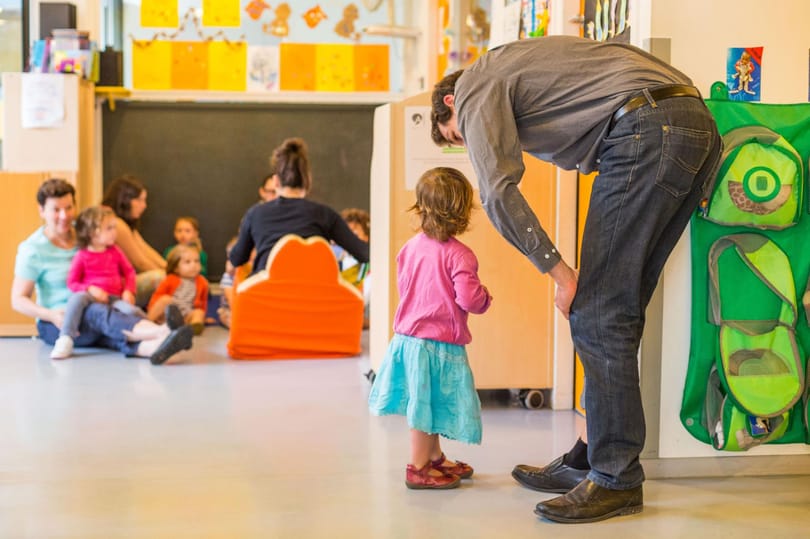Jelentősen emelik a bölcsődei dolgozók jövedelmét