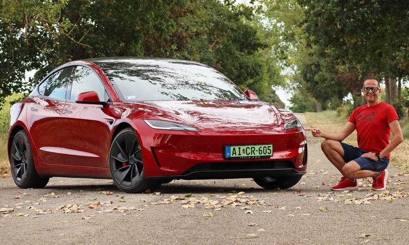 Teret görbít, időt hajlít: teszten a legdurvább legkisebb Tesla, az új Model 3 Performance