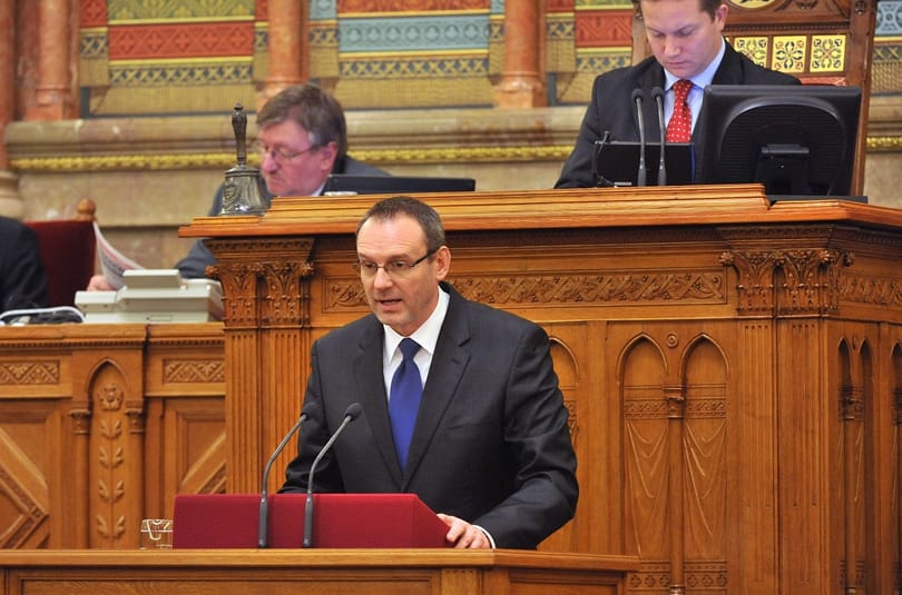 Lázár János ellenségével üzletel a fideszes önkormányzat