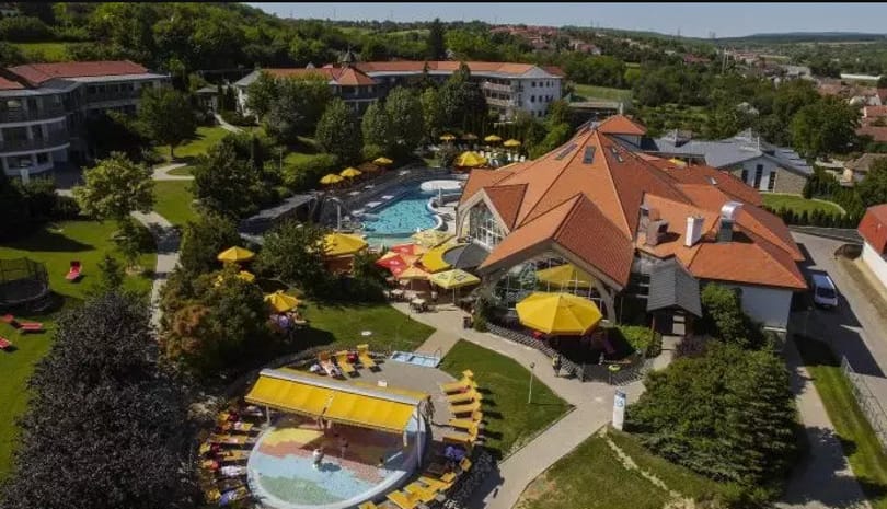 Szociális alapon pihenhetnek a médiahatóság dolgozói az ötcsillagos alsópáhoki luxusszállodában