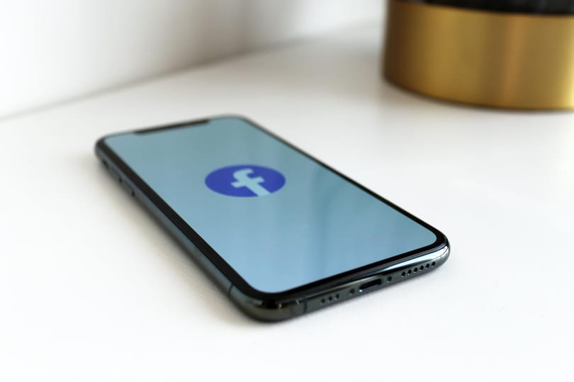 Egy évig tartottak fogva egy nőt, miután egy facebookos csalás áldozata lett