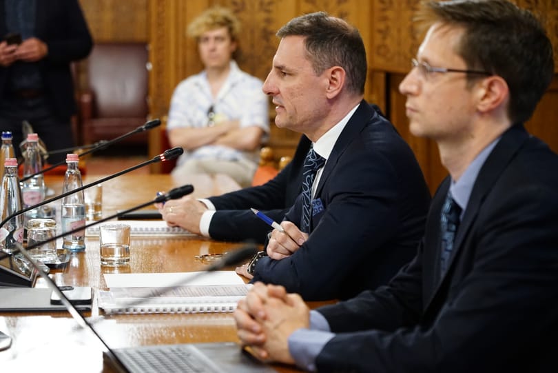 Tuzson Bence a bírák után az ügyészeknél járt, hogy a fizetésemelésükről tárgyaljon