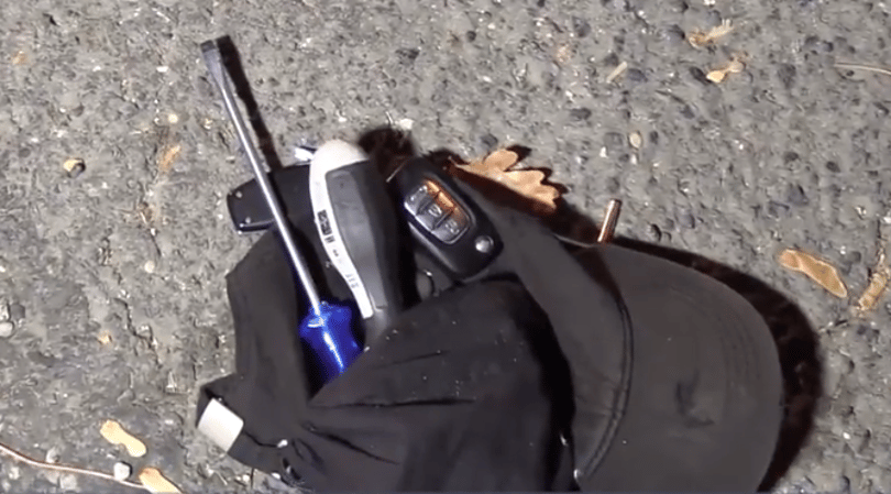 Épp munkában volt ez a két autótolvaj, amikor elkapták őket – videó