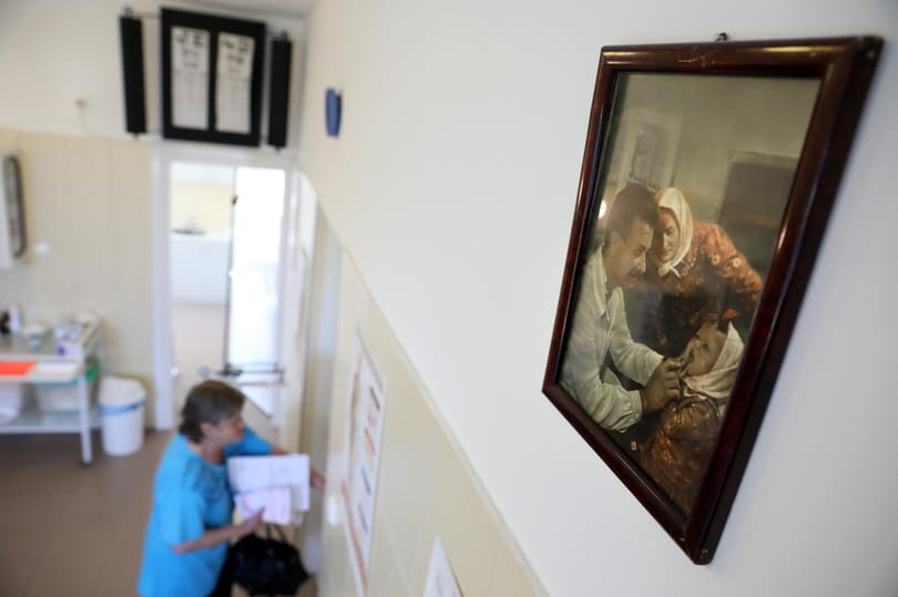 Telex: Jelentést kell írniuk a háziorvosoknak az idősekről, akik nem kérnek oltást