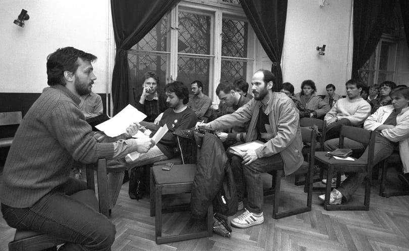 Mit írt Orbán a civilekről 1987-ben?