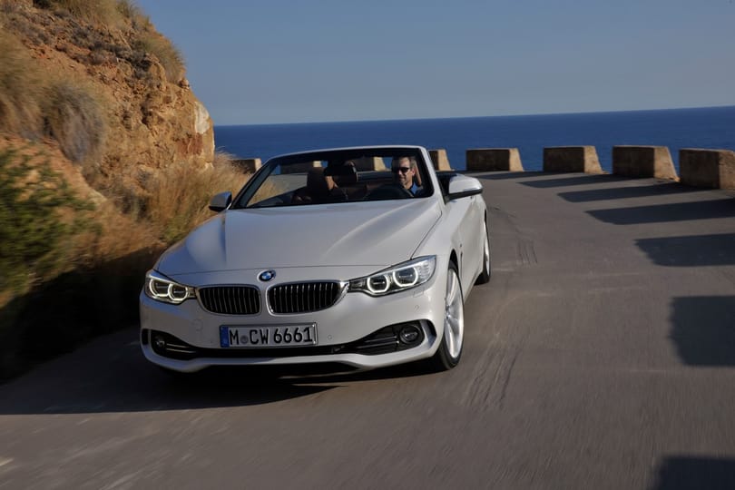 Mostantól tető nélkül is hódít a BMW 4-es sorozata