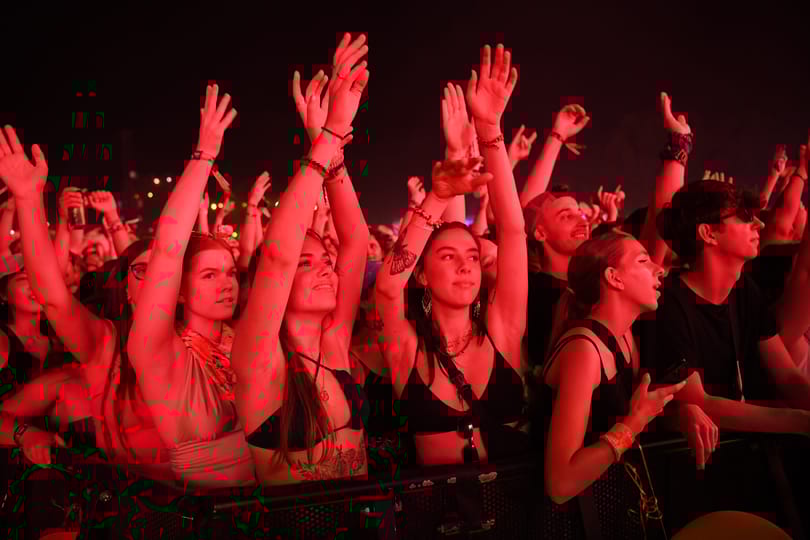 Koncert közben tépett szét egy Orbán–Putyin-fotót a Sziget ukrán fellépője