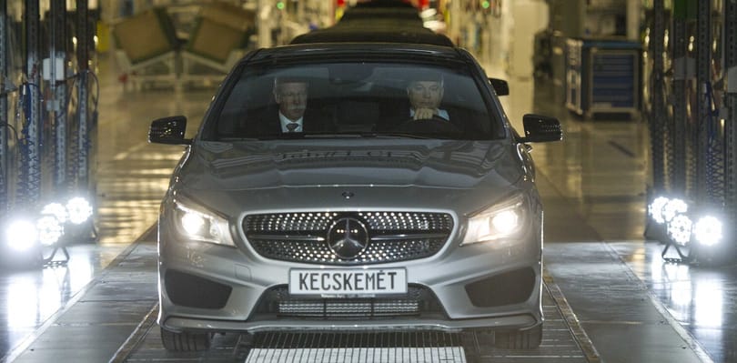 Egy 17 éves fiú miatt állították le újra a Mercedes-gyárat