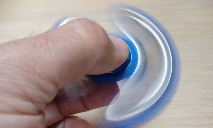 Tudja, mi az a fidget spinner? Nem? Pedig hamarosan ön is meg fog őrülni érte