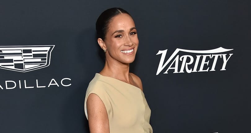 Meghan Markle-t ki kellett tessékelni a kamerák elől – videó